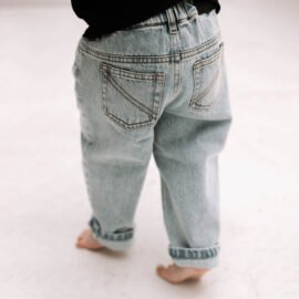 simple straight leg design vintage denim jeans 100% cotton pants with full elastic waist and patch detail create