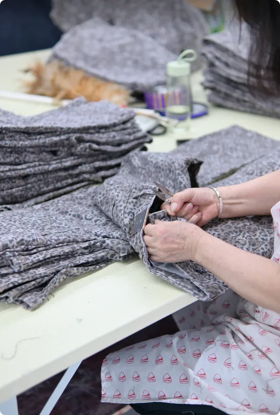 Wholesale denim OEM direct manufacturing factory production line with quality control inspection